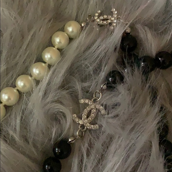 Black white pearl inspired necklace - Picture 3 of 3